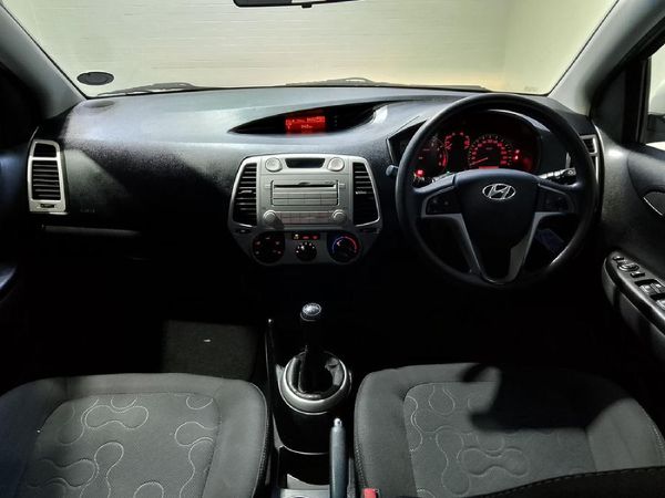 2010-Hyundai-i20-16 image:18