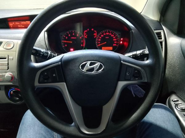 2010-Hyundai-i20-16 image:20