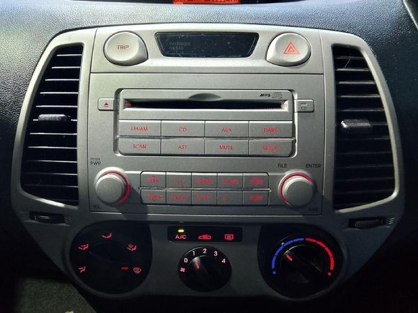 2010-Hyundai-i20-16 image:24