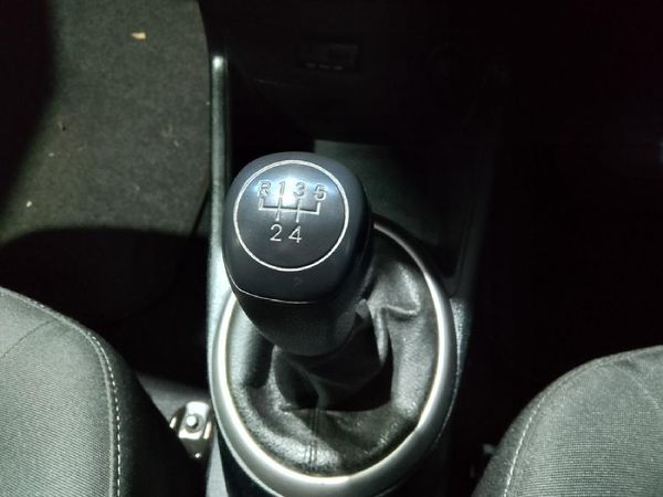 2010-Hyundai-i20-16 image:25