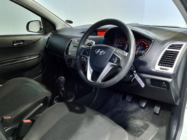 2010-Hyundai-i20-16 image:28