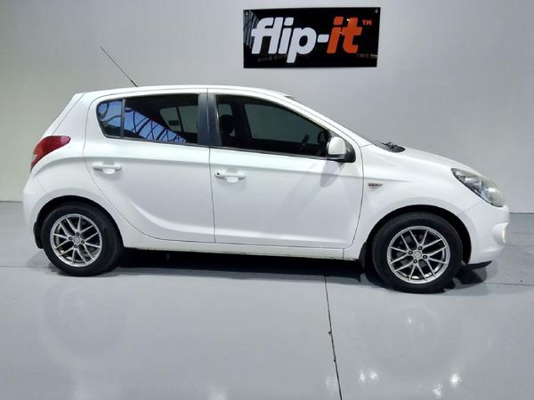 2010-Hyundai-i20-16 image:3