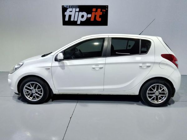 2010-Hyundai-i20-16 image:4