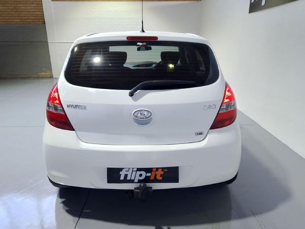 2010-Hyundai-i20-16 image:6