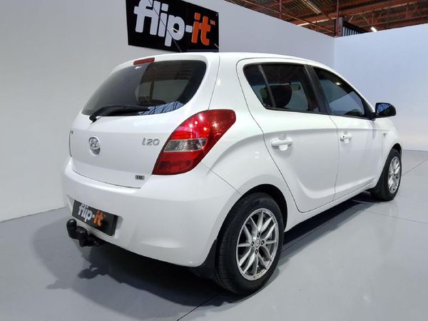 2010-Hyundai-i20-16 image:7
