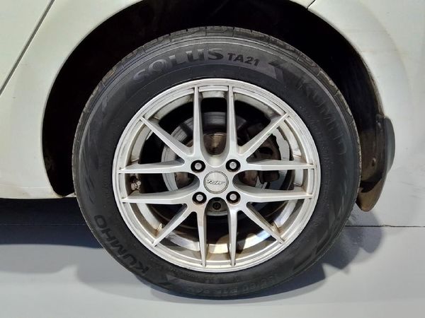 2010-Hyundai-i20-16 image:8