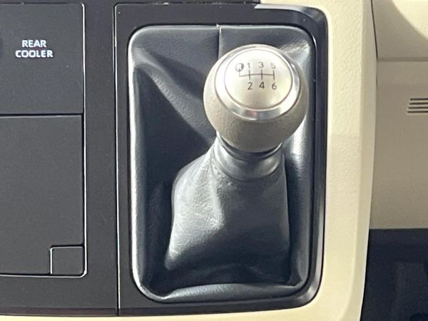 2022-Toyota-Quantum-28-GL-11-seat image:10