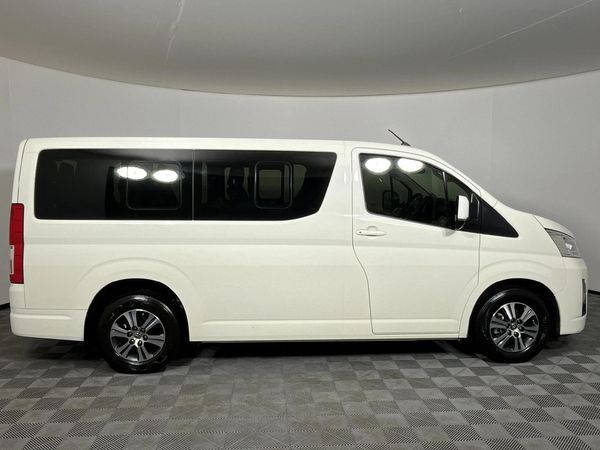 2022-Toyota-Quantum-28-GL-11-seat image:18