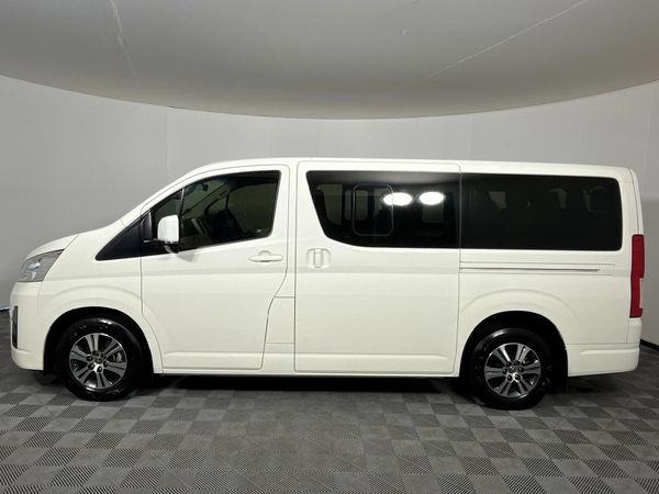 2022-Toyota-Quantum-28-GL-11-seat image:20