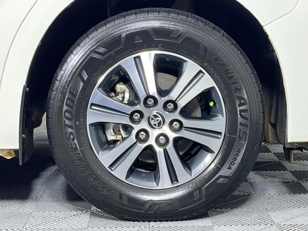 2022-Toyota-Quantum-28-GL-11-seat image:5