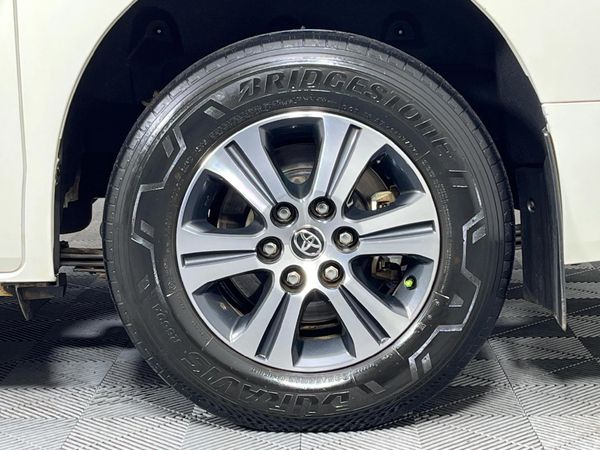 2022-Toyota-Quantum-28-GL-11-seat image:6