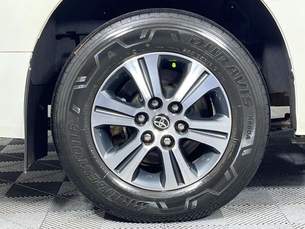 2022-Toyota-Quantum-28-GL-11-seat image:7