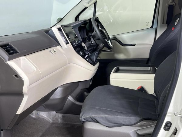 2022-Toyota-Quantum-28-GL-11-seat image:8