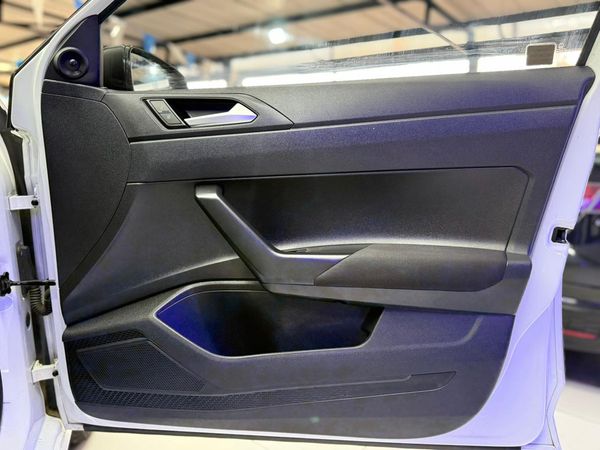 2020-Volkswagen-Polo-10-TSI-Trendline image:16