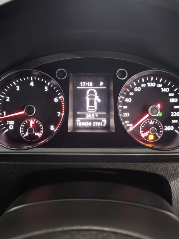 2014-Volkswagen-Passat-18-TSI-Comfortline-Auto-118kW image:10