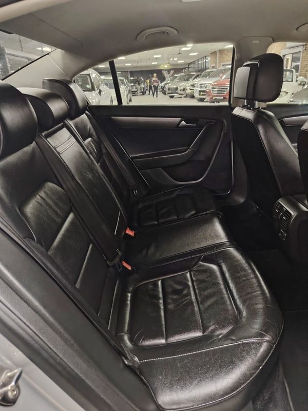 2014-Volkswagen-Passat-18-TSI-Comfortline-Auto-118kW image:7