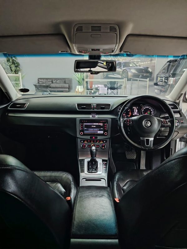 2014-Volkswagen-Passat-18-TSI-Comfortline-Auto-118kW image:8