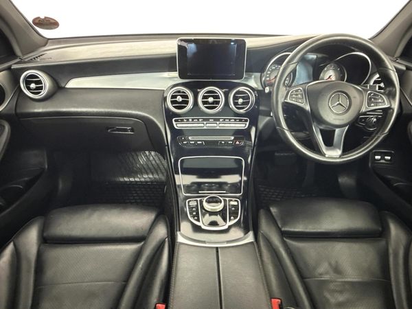 2017-Mercedes-Benz-GLC-220d image:1