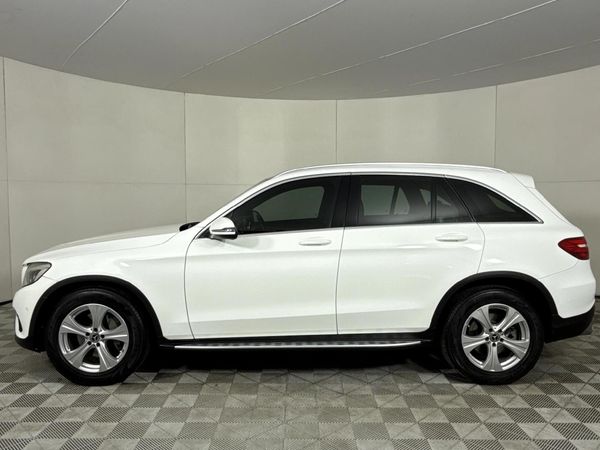 2017-Mercedes-Benz-GLC-220d image:19