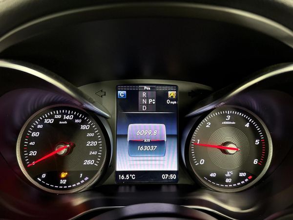 2017-Mercedes-Benz-GLC-220d image:2