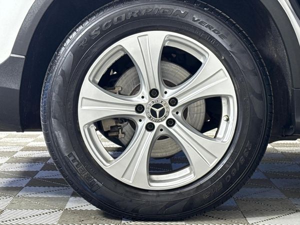 2017-Mercedes-Benz-GLC-220d image:7
