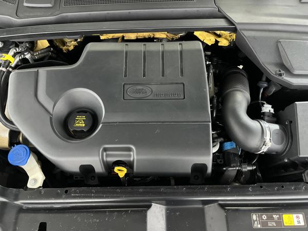 2019-Land-Rover-Discovery-Sport-20i4-D-HSE-Lux image:12