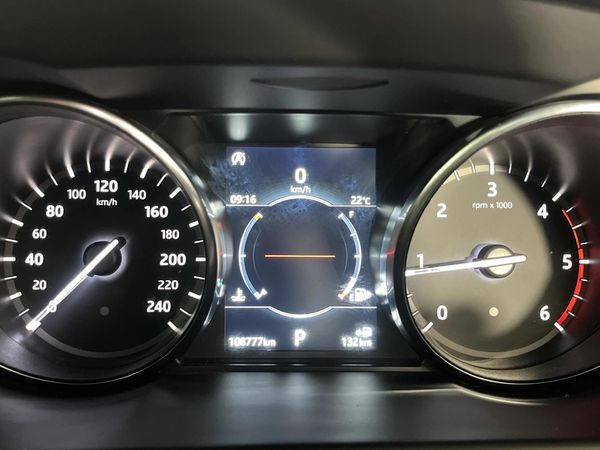 2019-Land-Rover-Discovery-Sport-20i4-D-HSE-Lux image:2
