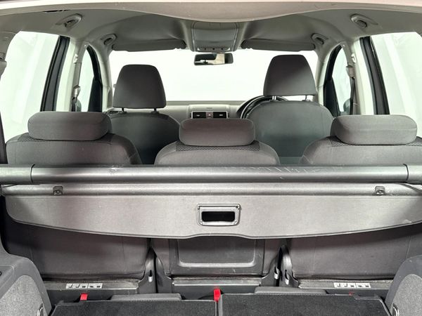 2013-Volkswagen-Touran-20-TDI-Trendline-Auto image:15