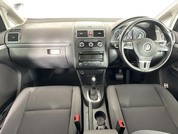 2013-Volkswagen-Touran-20-TDI-Trendline-Auto image:1