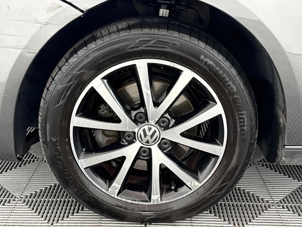 2013-Volkswagen-Touran-20-TDI-Trendline-Auto image:4