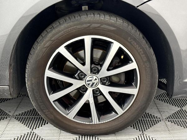 2013-Volkswagen-Touran-20-TDI-Trendline-Auto image:5