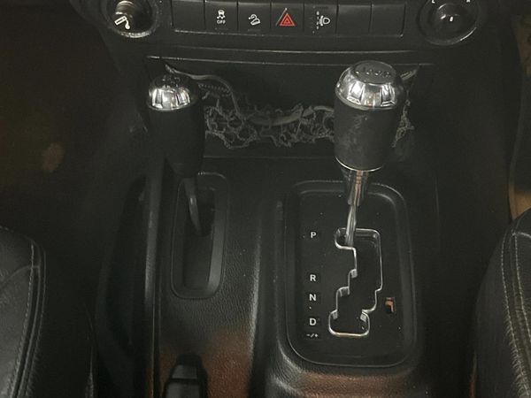 2014-Jeep-Wrangler-Unlimited-Rubicon-36-V6-Auto image:10
