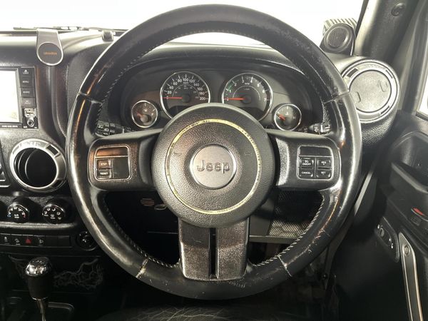 2014-Jeep-Wrangler-Unlimited-Rubicon-36-V6-Auto image:12