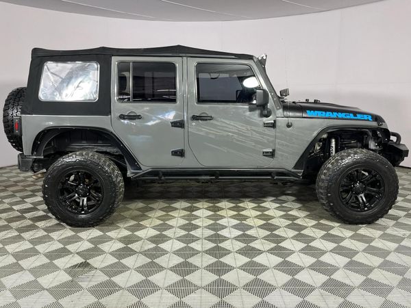 2014-Jeep-Wrangler-Unlimited-Rubicon-36-V6-Auto image:17