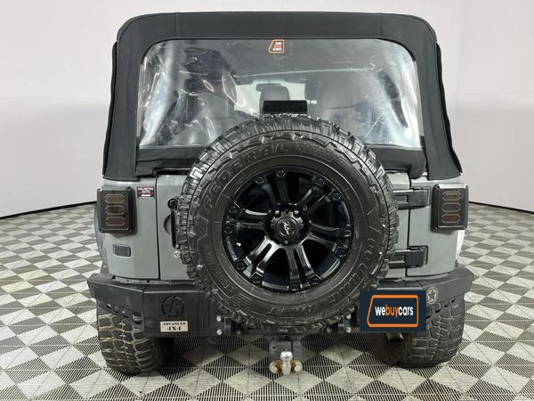 2014-Jeep-Wrangler-Unlimited-Rubicon-36-V6-Auto image:18