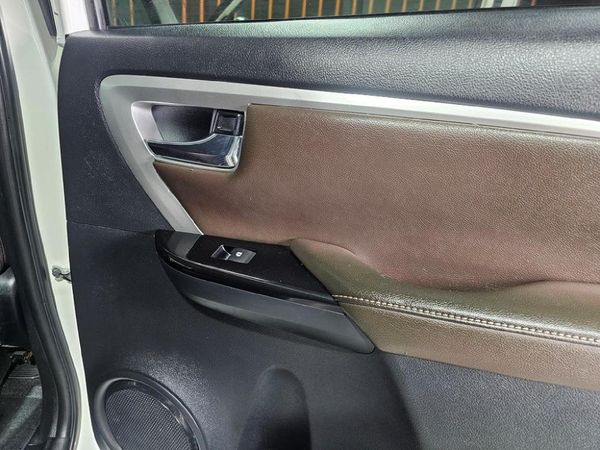 2018-Toyota-Fortuner-24-GD-6-4x4-Auto image:19