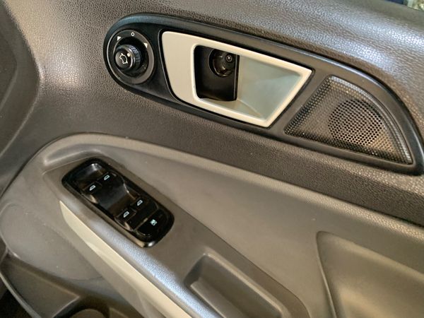2015-Ford-EcoSport-15-TiVCT-Titanium-Auto image:18