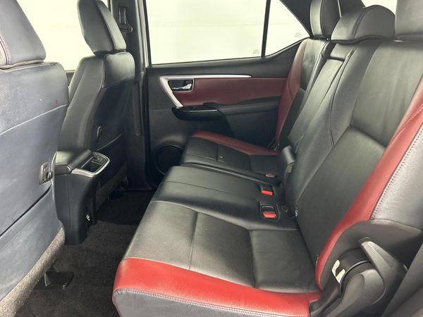 2024-Toyota-Fortuner-28-GD-6-VX-Auto image:3