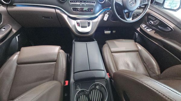 2023-Mercedes-Benz-V-Class-V-300d-Exclusive image:11