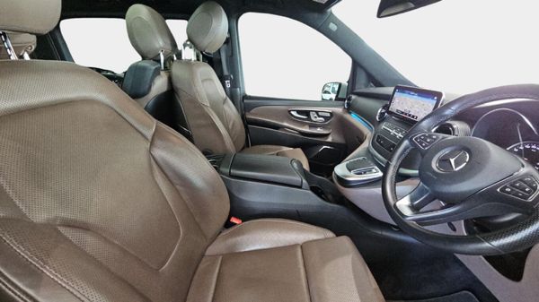 2023-Mercedes-Benz-V-Class-V-300d-Exclusive image:12