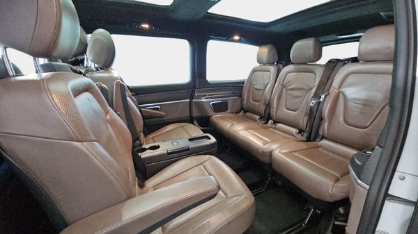 2023-Mercedes-Benz-V-Class-V-300d-Exclusive image:13