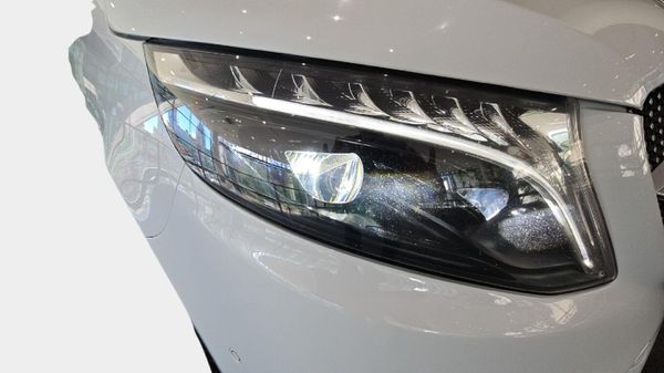 2023-Mercedes-Benz-V-Class-V-300d-Exclusive image:14