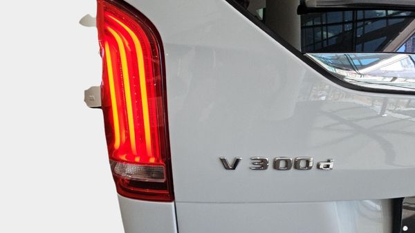 2023-Mercedes-Benz-V-Class-V-300d-Exclusive image:15