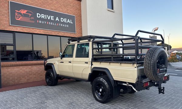 2016-Toyota-Land-Cruiser-79-40-Double-Cab image:6