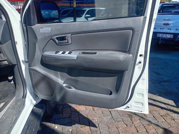 2012-Toyota-Hilux-25-D-4D-SRX-4x4-Double-Cab image:9