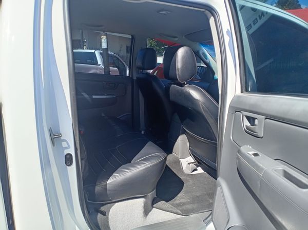 2012-Toyota-Hilux-25-D-4D-SRX-4x4-Double-Cab image:10