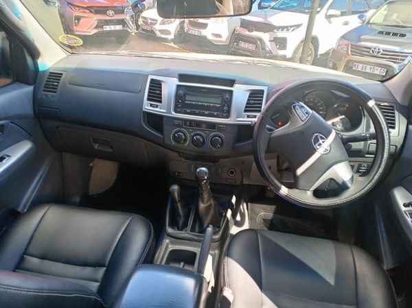 2012-Toyota-Hilux-25-D-4D-SRX-4x4-Double-Cab image:3