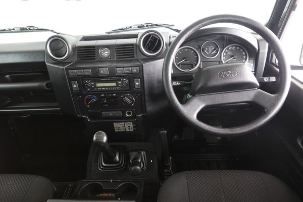 2013-Land-Rover-Defender-110-22D-Double-Cab image:9