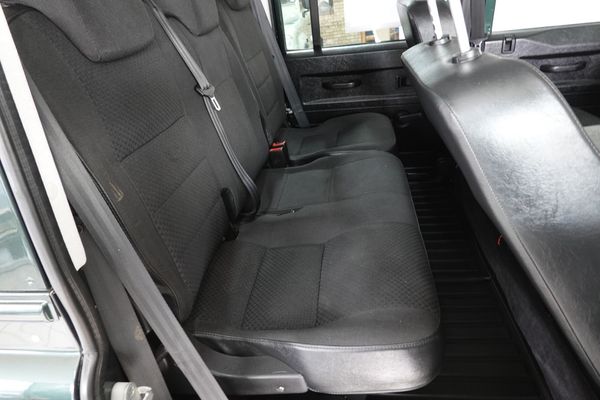 2013-Land-Rover-Defender-110-22D-Double-Cab image:5