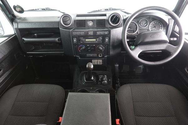 2013-Land-Rover-Defender-110-22D-Double-Cab image:8